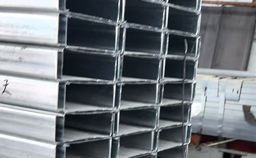 天峻C型钢选型与在轻天峻钢结构中的应用解析